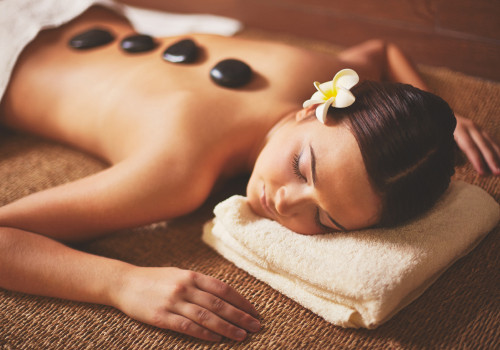 Massage relaxant aux pierres chaudes 